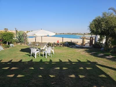 Villa in Marina 5, first lake with a private sunshade