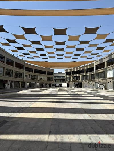محل تجاري للبيع في مدينة الشروق، بموقع استراتيجي على شارع رئيسي، بالقرب من الجامعة البريطانية، داخل منطقة ذات كثافة سكانية عالية، مما يجعله فرصة مميزة محل تجاري للبيع في مدينة الشروق، بموقع استراتيجي على شارع رئيسي، بالقرب من الجامعة البريطانية، داخل منطقة ذات كثافة سكانية عالية، مما يجعله فرصة مميزة