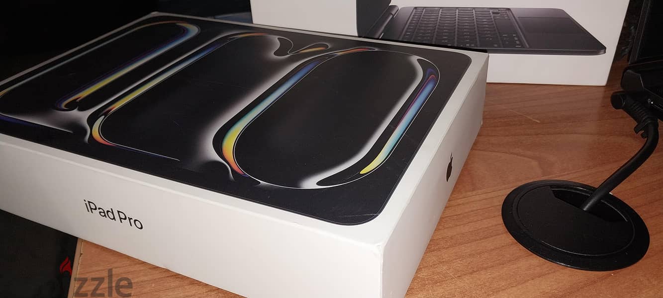 ipad M4 pro 11 with magic keyboard 1