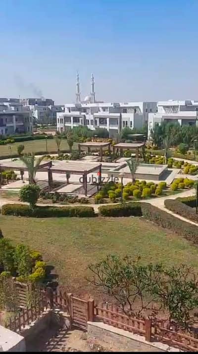 Townhouse for rent direct on wide garden prime location in wesal views
