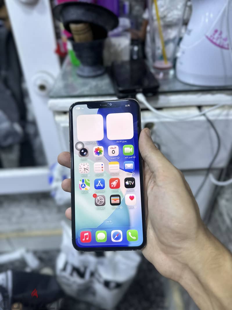 Apple - iPhone 11 Pro Max 2