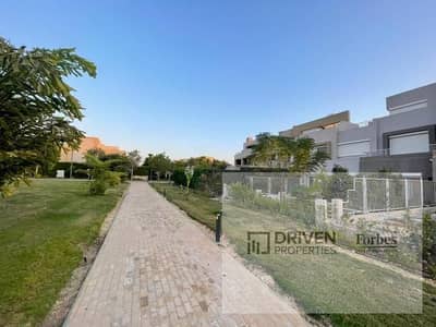 استلام فوري كورنر تاون هاوس متشطب بالكامل للبيع بالمطبخ و التكيفات في وود فيل بالم هيلز Woodville Palm Hillsجولف اكستينشن 6اكتوبر الجيزه