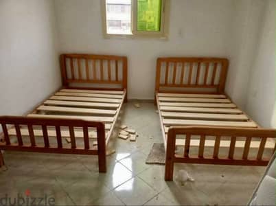 سريرين 120 ودولاب استعمال خفيف جدا اقل من 10 شهور خشب زان