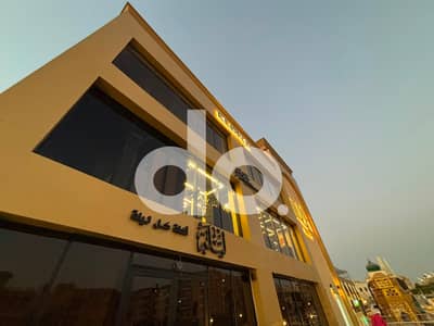 مطعم جاهز $24,742  بالكامل للتشغيل والإيجار | موقع استراتيجي في القاهرة الجديدة -فرش فاخر، معدات مطبخ كاملة، تكييفات، ومساحة خارجية واسعة