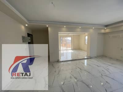 Penthouse - A unique opportunity for rooftop lovers! Modern finishing. Apartment for rent: 170 sq m plus a 70 sq m rooftop in a prime location