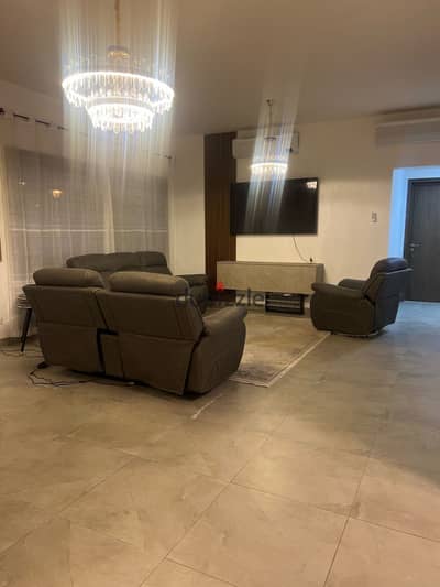 Ground Floor with Private Garden privado Apartment Area: 178 sqm Private Garden  3 Bedrooms  3 Bathrooms including a Master Bathroom