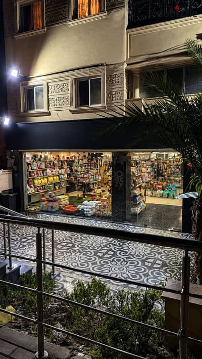 فرصة استثمارية نادرة للبيع في مسـاكن شيراتون     محل تجاري مميز على شارع رئيسي وحيوي جدًا، جاهز للتشغيل فورًا بدون أي مصاريف إضافية