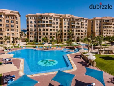 شقة للبيع استلام فوري بجاردن بكمبوند 90 افينو 90 Avenue Compound تشطيب الترا سوبر لوكس  على شارع التسعين الجنوبي مباشرة ، بجوار الجامعة الأمريكية