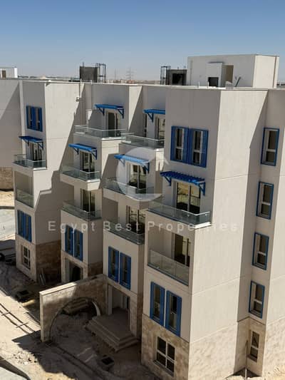 امتلك شاليه جاهز للسكن في موقع متميز بإطلالة على بحيرة فى  نايا، للبيع في رأس الحكمة، بدفعة أولى 20%.