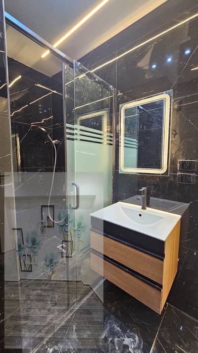 Apartment façade for sale in Al-Hadayeq Al-Ahram, Gate 4, 220m