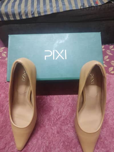 Pixi's Heels