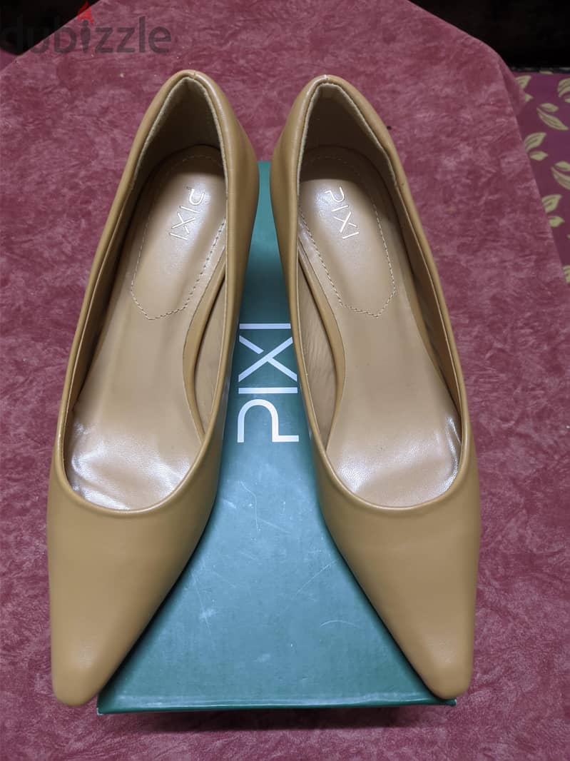 Pixi's Heels 2