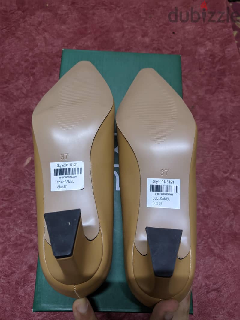Pixi's Heels 3