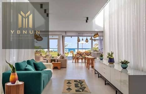 Duplex with 4 bedrooms + maid's room for sale in a prime location with a direct double view of the Crystal Lagoon, with an area of 145 meters and a roof of 45 meters, with delivery in 3 years and a 5% down payment.