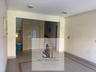 Apartment for sale in Rehab City, with an area of 155 sqm, wide garden view, 3 bedrooms and 3 bathrooms, facing true north, near all services.