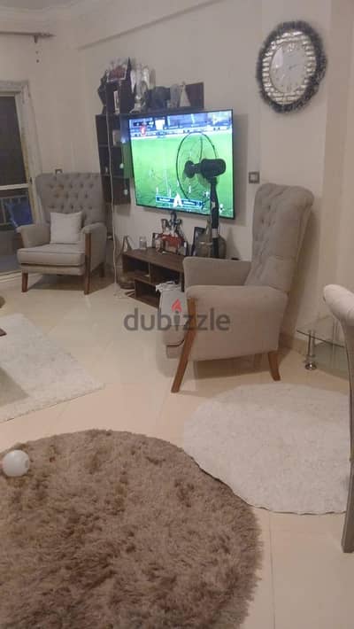 سفرة نيش و انتريه كبير وركنة وترابيزة مطبخ و ٢ سخان وسجاد لسرعة البيع