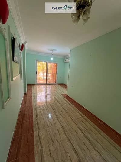 Studio apartment for sale in the most prestigious phase of Madinaty, B7, in a prime location. The apartment is 64 square meters and features 1 bedroom