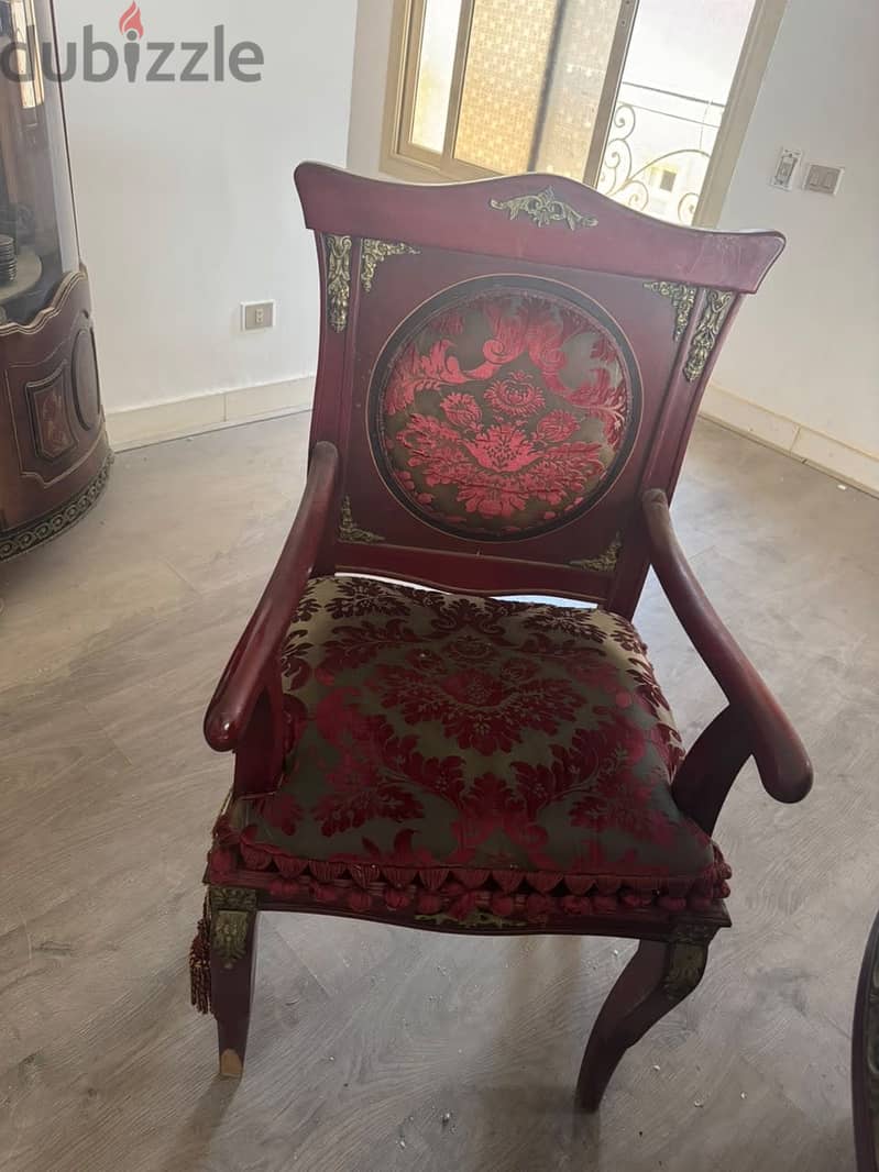Luxury Classic Dining Room – Excellent Condition 8