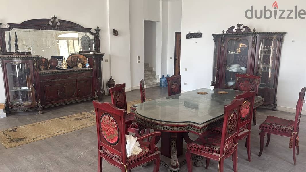 Luxury Classic Dining Room – Excellent Condition 9