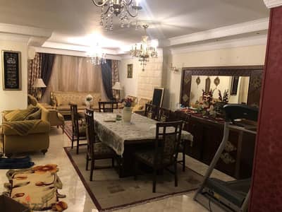 شقة للبيع مسجلة  230 م خلف السراج مول مدينة نصر علي شارع رئيسي