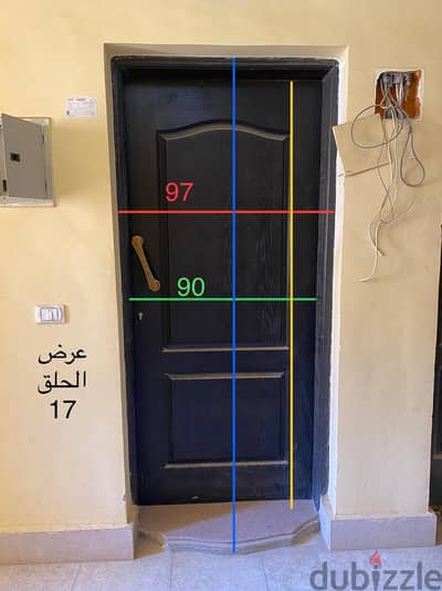 باب شقة خشب بحالة ممتازة