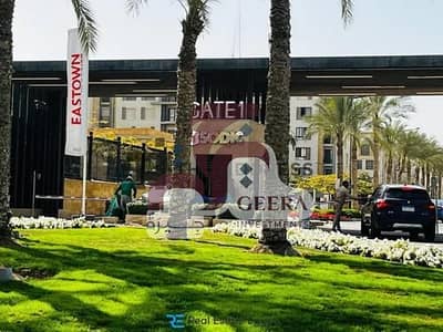 شقه للبيع في Eastown متشطبه بالتكييف والمطبخ استلام فوري