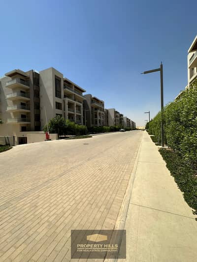 A furnished apartment for immediate delivery in Sheikh Zayed, view landscape