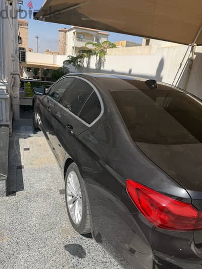 بي ام دبليو 520 2020