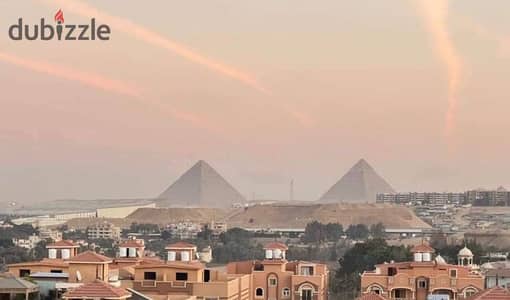 استثمر بالدولار علي كمبوند  فيو علي الاهرامات استديو للبيع في كومبوند فيو المتحف المصري و الاهرامات استثمار يومي 150 دولار