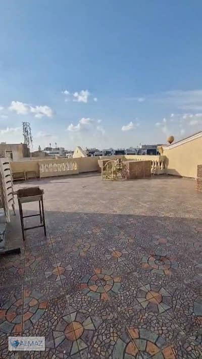 شقة روف مفروشه فيو جاردن  ١٥٠ متر للايجار في  المجاوره الخامسه في التجمع الاول قريبة من مناطق الخدمات