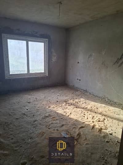 For Sale: First-floor apartment, semi-finished, featuring 3 bedrooms and 3 bathrooms, at a great bargain price in Al Khamael Compound, Sheikh Zayed.
