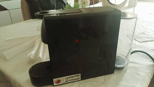 ماكينة قهوة نسبريسو اسينزا ميني Nespresso Essenza Mini شبه جديدة ماكينة قهوة نسبريسو اسينزا ميني Nespresso Essenza Mini شبه جديدة