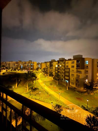 Apartment for sale in Madinaty B12, 200 sq m, ultra-super-lux finishing, opposite East Hub and Craft Zone, steps away from services, wholesale market,
