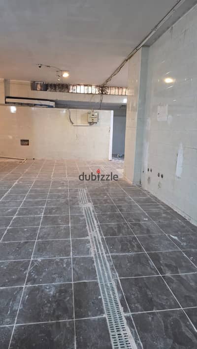 مصنع غذائى للبيع التجمع الخامس المنطقة الصناعية مساحة الارض 300متر ناصيه على شارع رءيسى نشاط غذائى بدروم وارضى واول وتانى تشطيب سوبر لوكس مطلوب 35مليو