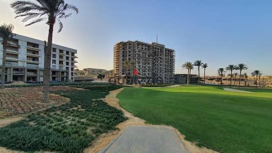 امتلك شقة فاخرة داخل Uptown Cairo by Emaar بإطلالة مباشرة على ملعب الجولف، وتشطيب كامل، في أحد أرقى المجتمعات السكنية بالقاهرة