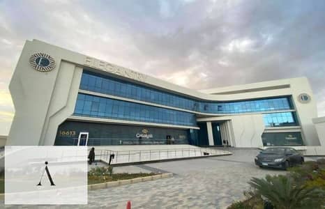 عيادة لقطة للبيع تشطيب كامل بالتكييفات استلام فوري