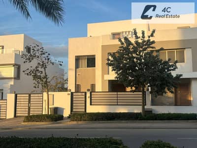 Standalone villa with an open view, for sale at the lowest price in the market in Hyde Park, New Cairo, Fifth Settlement.