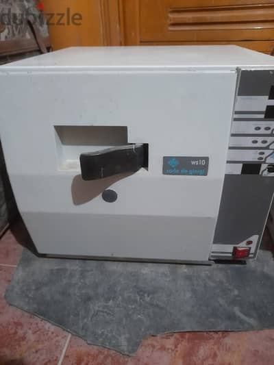 Class B Autoclave صناعه ايطالي حاله ممتازه التجار يمتنعون