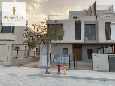 Twin house Ready To Move For Sale in Sodic East prime location