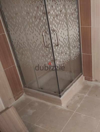 كابينة شاور 80*80 + 2 بانيو قدم 80*80