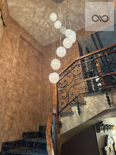  Luxury independent villa for sale in an exceptional location in New Cairo  If you are looking for a villa that combines spacious areas, a strategic location, and luxury, then this is an offer