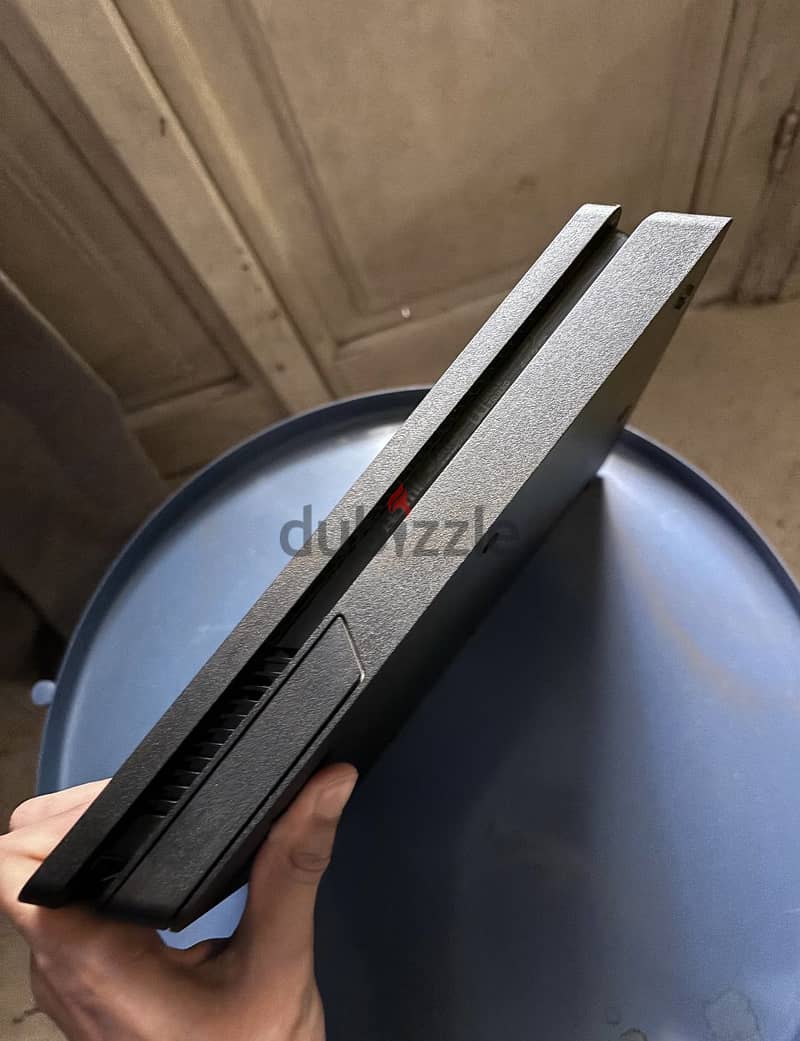 PS4 slim 1Tb 3