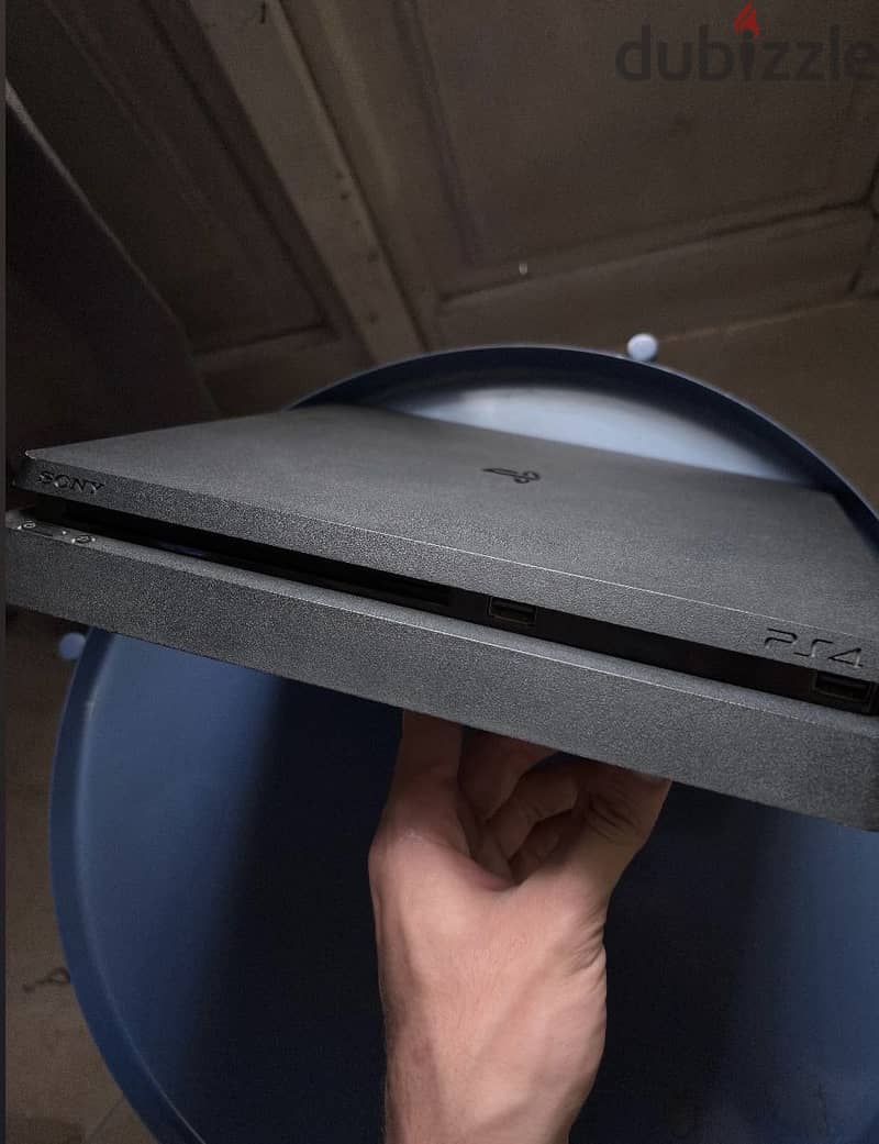 PS4 slim 1Tb 5