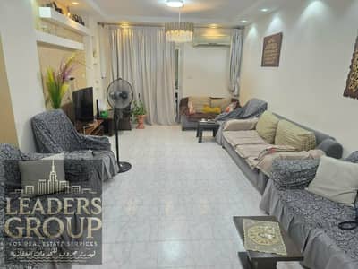 شقه للإيجار سكني  كود/H153 شقة ١٦٠ متر  دور اول  موقع مميز في مربع الوزراء  مساكن شيراتون امام الاكاديمية البحرية مباشرة  تطل  على حديقة