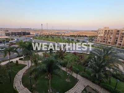 شقة كاش للبيع في أرقى مراحل مدينتي B2 بإطلالة بانورامية وايد جاردن ومجرى السيل بالقرب من نادي مدينتي وThe Spine مع استلام فوري وتشطيب شركة وخالصة بالك