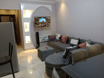 For rent directly from the owner, a furnished apartment on the main El-Maadi street, first building on El-Maadi street, 3 rooms and 2 bathrooms, fully ready. Preferably for annual rental for an academic year at a price of 33,000 or monthly at 35,000 or daily at 2,000 for rent directly from the owner, an apartment on the main El-Maadi street, first building on El-Maadi street.