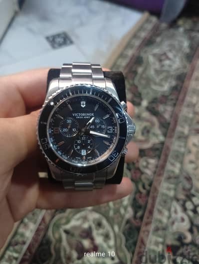 ساعة  victorinox