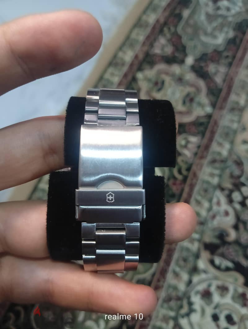 ساعة  victorinox 2