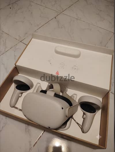 Oculus / Meta Quest 2 بحالة ممتازة مع ألعاب بقيمة 120$