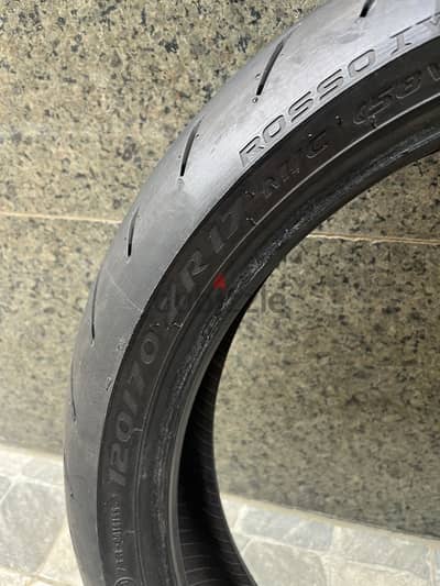 كاوتش أمامي Pirelli Diablo Rosso IV موديل 2024